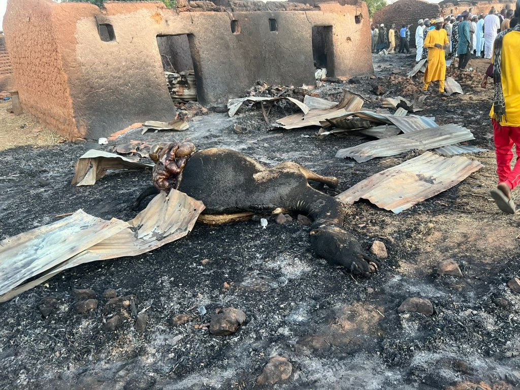 Waspapping_'s tweet image. The recent bombing of innocent civilians in two rural communities in Sokoto State by the Nigerian Airforce is disgraceful. 

This is the second time such an incident has occurred, with the Airforce calling it a mistake after lives were lost and others injured.
