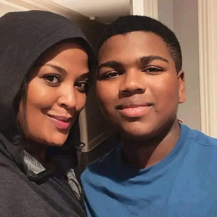 Joe__Bassey's tweet photo. Former Heavyweight boxing champion Mohammed Ali's 14-year grandson and his Mum Laila Ali. He looks just like his grandpa.

#BoxingDay2024 https://t.co/5BDI1UxYwG