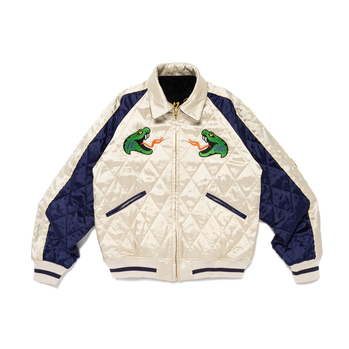 来年元旦のさんタクのスタジオトークの木村さんのヘビ柄のジャケット