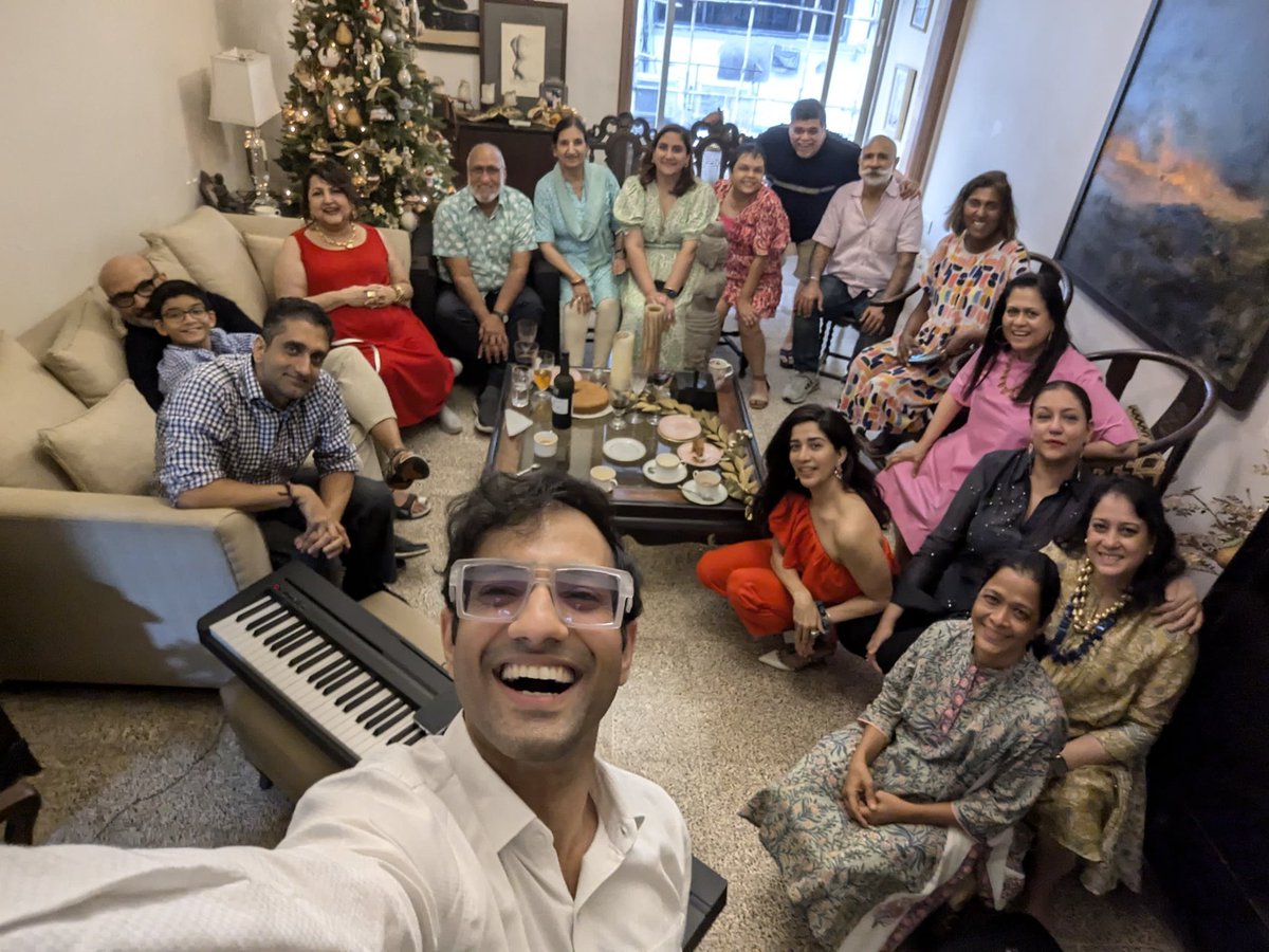 DanceWithChirag's tweet photo. XMas Xmas Xmas ❄️✨🎅
Lots of music, dance, jamming, food and celebrations since last 8-9 days, pre Xmas, then Xmas then now post Xmas...

Wishing you all a Marry Merry Christmas 🌲🥳
#merrychristmas #hollidayseason #chiragaggarwal #dancewithchirag #pianowithchirag #pianist https://t.co/xFzb8uciyE