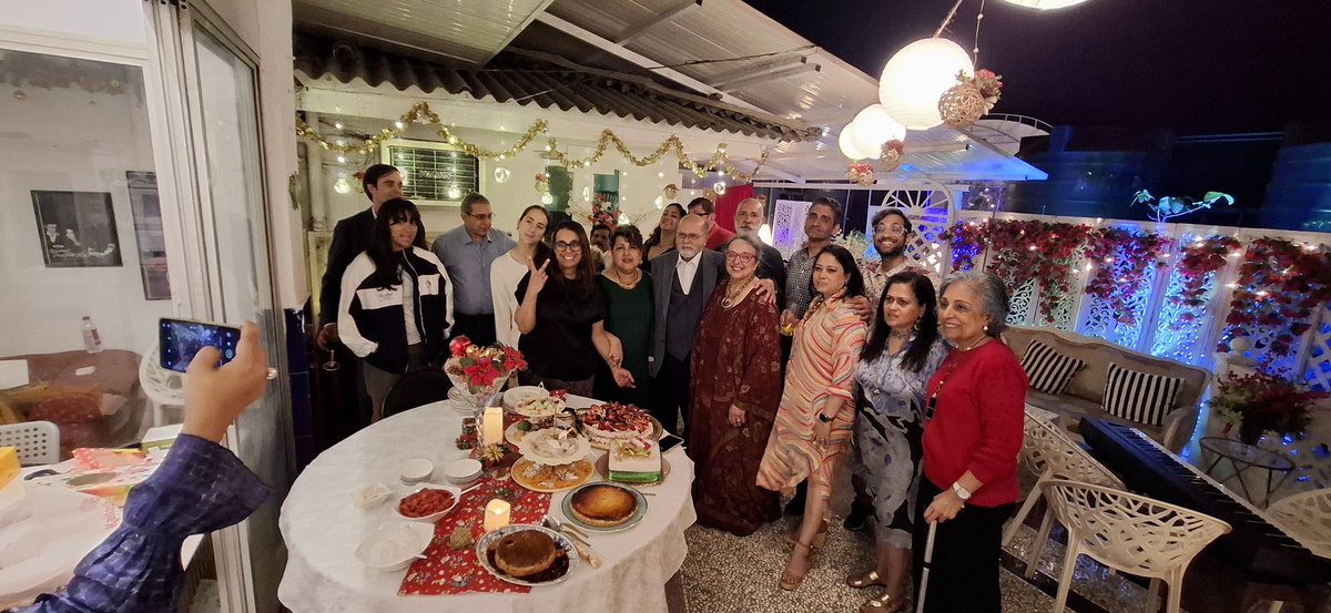 DanceWithChirag's tweet photo. XMas Xmas Xmas ❄️✨🎅
Lots of music, dance, jamming, food and celebrations since last 8-9 days, pre Xmas, then Xmas then now post Xmas...

Wishing you all a Marry Merry Christmas 🌲🥳
#merrychristmas #hollidayseason #chiragaggarwal #dancewithchirag #pianowithchirag #pianist https://t.co/xFzb8uciyE