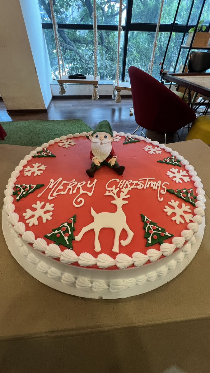bigdataNODE's tweet image. 🎄✨ Celebrating the holiday spirit with our amazing team! From festive decor to joyful moments, our office Christmas celebration was filled with laughter and gratitude. Here’s to teamwork, connection, and a bright New Year ahead! 🌟🎅
#ChristmasCelebration #TeamSpirit