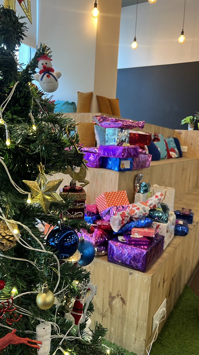 bigdataNODE's tweet image. 🎄✨ Celebrating the holiday spirit with our amazing team! From festive decor to joyful moments, our office Christmas celebration was filled with laughter and gratitude. Here’s to teamwork, connection, and a bright New Year ahead! 🌟🎅
#ChristmasCelebration #TeamSpirit