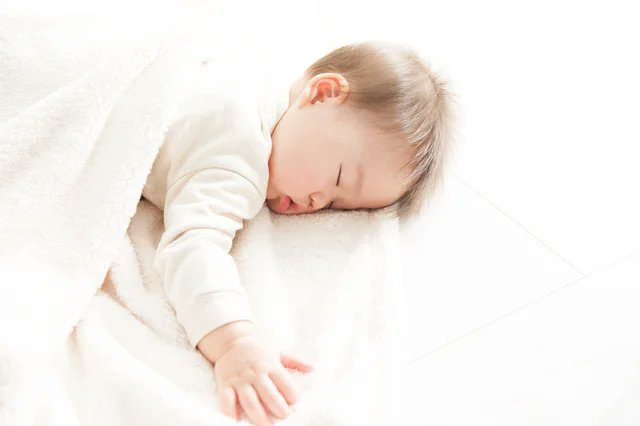 funain271's tweet image. 年末年始はお休みということで「寝過ぎ」で首を痛める人が多くなりますが、普段から「うつ伏せ」で寝ていると寝違えや頚椎椎間板ヘルニアを起こしやすくなりますのでご注意を
【え？　アナタ、うつ伏せで寝てる人？？】
funa-in.com/%e3%81%88%ef%b…

#寝過ぎ
#うつ伏せ寝
#頚椎椎間板ヘルニア
#寝違え