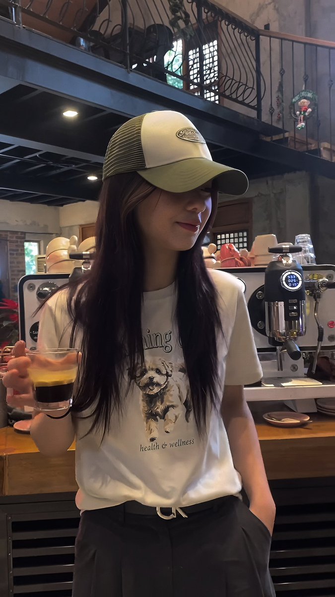 caimokhaa's tweet photo. soft launch girlfriend coded pics of mikha lim https://t.co/NfSFl5G0w0