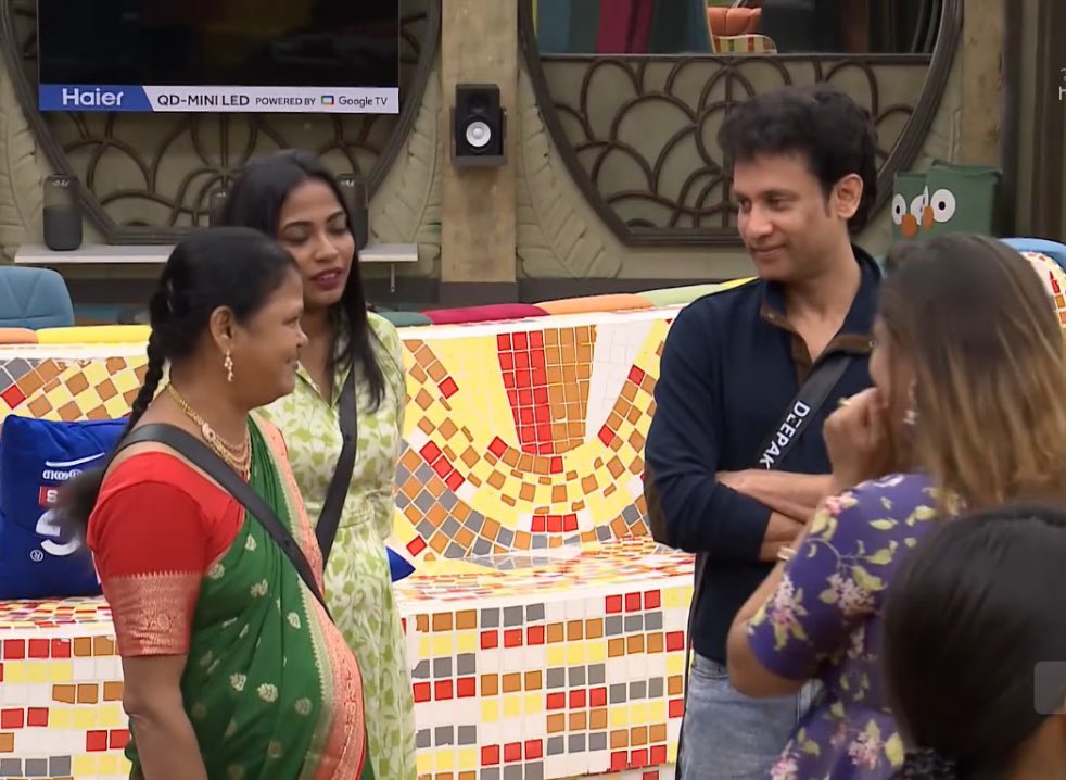 dark_knight7421's tweet photo. What was that from Jack’s mom to Deepak? : en ponnu kashta pattu vandha ungla maadhri background illa

#Deepak : aiyyo enakellam background illa ma naanum kashta pattu dhaan vandhen

Good that he gave back 🥹👏🏻

#BiggBossTamil8 https://t.co/IeB98iPA6S