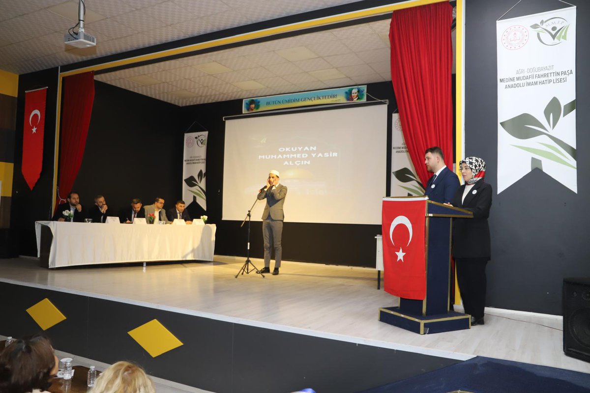 Kaymakamımız Sayın Murat Ekinci ve Kaymakam Refiki Muammer Oğuzhan Yüce, MEK Turizm sponsorluğunda, Milli Eğitim Müdürlüğü tarafından düzenlenen Genç Bilaller Ezan Okuma Yarışması ödül törenine katıldı. 

Kaymakamımız, ezanı en güzel okuyan öğrencilerin ödüllerini takdim etti.