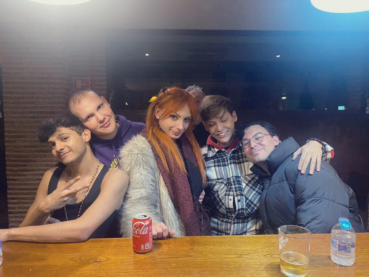 ❤️Comparte esta estampita de las santas muñecas para que tengas suerte durante todo el 2025.❤️

Que las señoritas los bendigan hijes mi@s. 🙏🏻🙏🏻🙏🏻🙏🏻