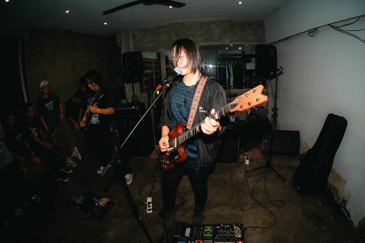 ray_ridhel's tweet photo. Penampilan dari @wartoneband - YOUTH GANGS ROOM 200, yang diselenggarakan di @wacana.kolektif @blankapparelmdc 
📸 _aruloo
TERIMA KASIH ! 💥 https://t.co/Z0mtfZunnY