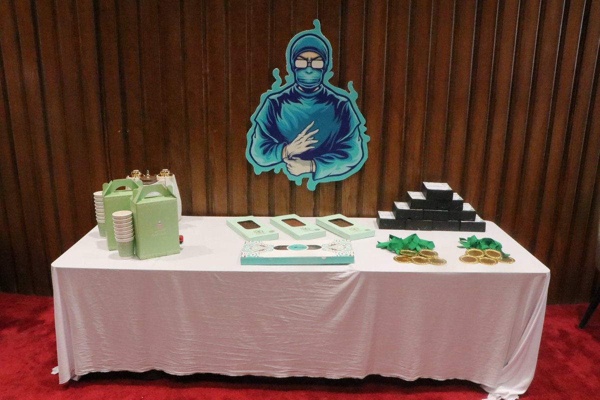 نظم نادي الجراحة الطلابي #كلية_الطب مسابقة "المعرفة الجراحية" تحت إشراف الدكتور فهد المالكي والدكتور عبدالعزيز الشملان. شارك الطلاب في التنافس على مواضيع جراحية متنوعة مما يعزز ثقافتهم الطبية.