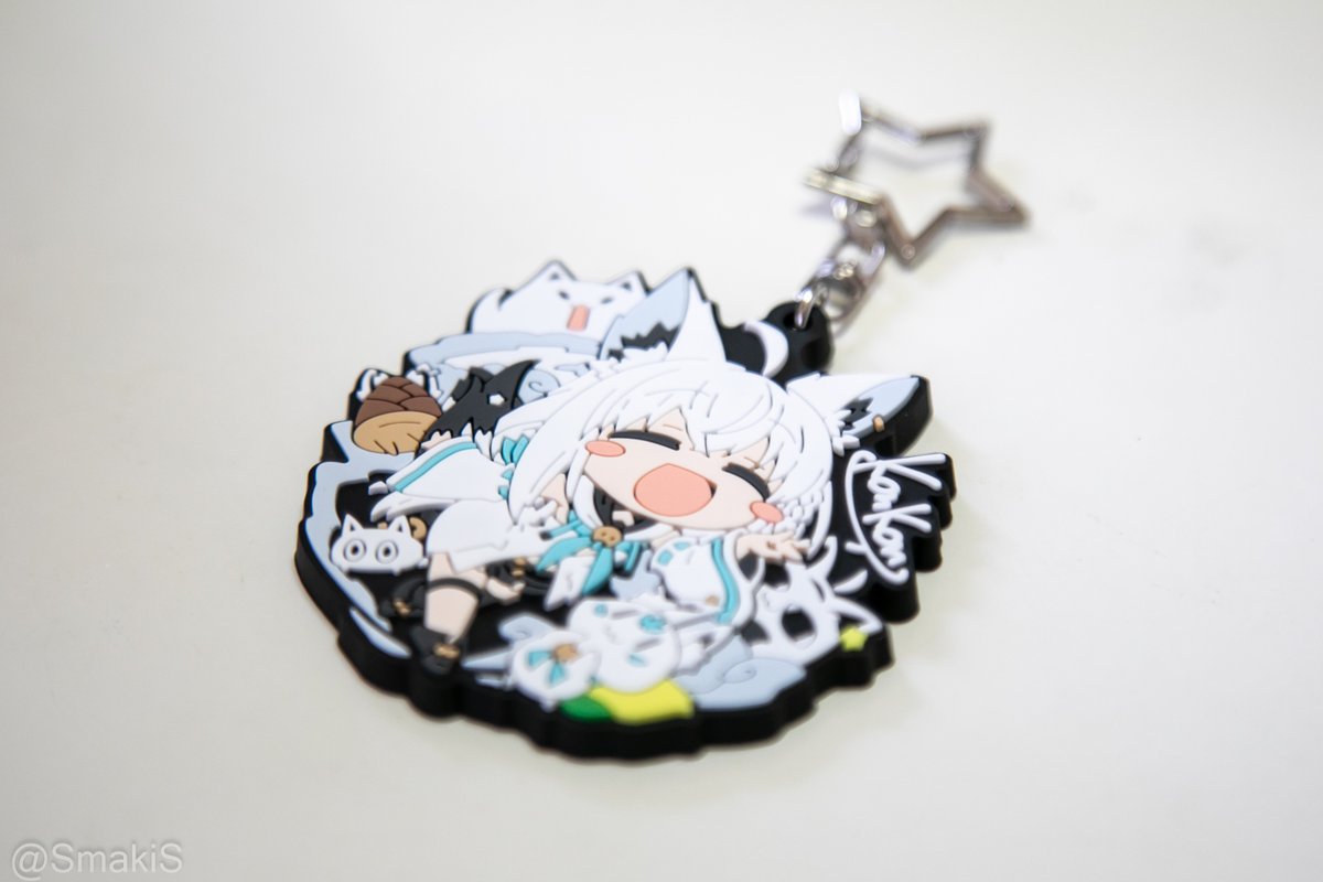 フブキ「フブちゃんのほにゃかわラバーキーホルダー届いたー!賑やかな仕上がりになってるので」|すまき俊悟@4/30ホロクル5th【J-08】のイラスト