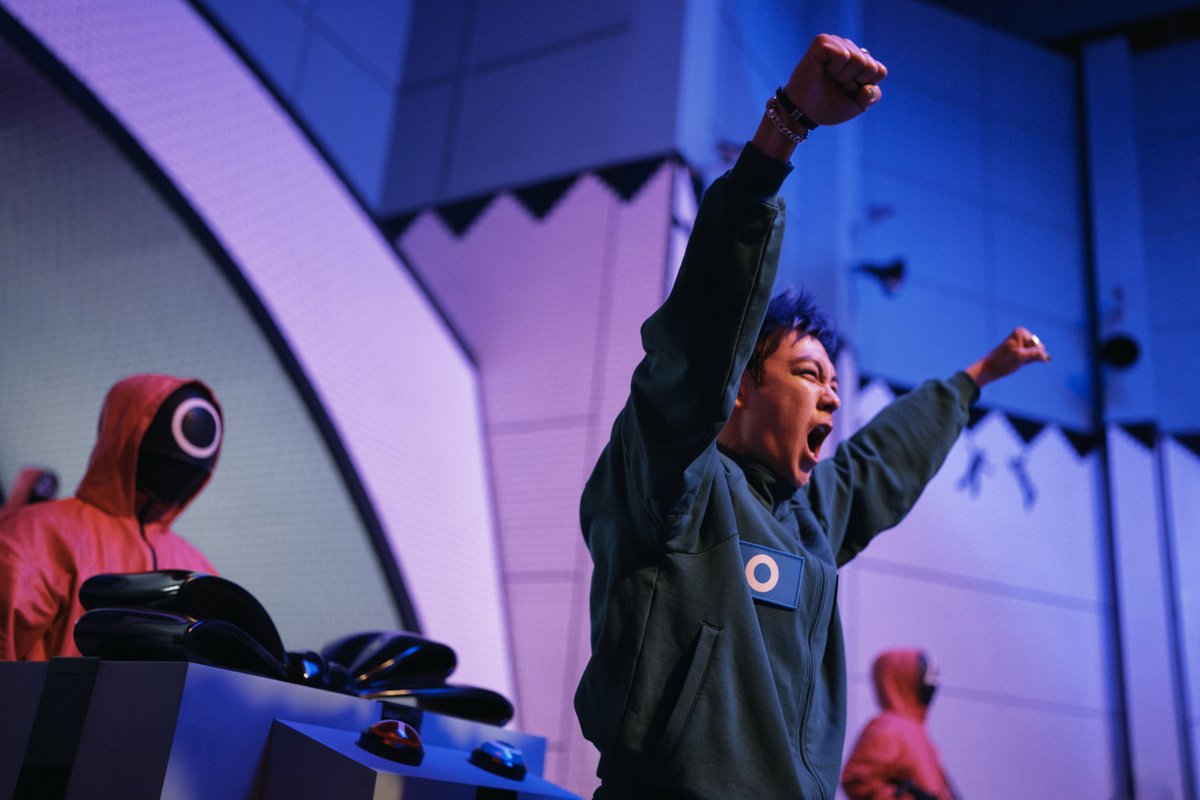 squidgame's tweet photo. It's almost time. ONE HOUR TO GO. https://t.co/378PHzyaed