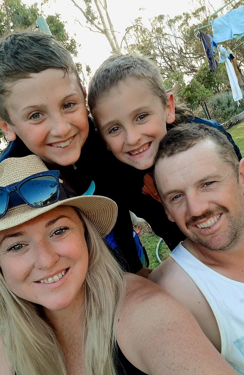 Merry Christmas and Happy New Year from Starkey Farms... such a challenging year in SA for producers, we are very grateful for what we got in the bin 
<a href="/ScottStarkey15/">Scott Starkey</a>