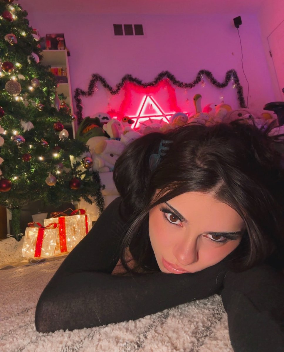 I’m bored.. I wanna do full nude ft rn!!

Dm me

#buyingcontent #buyingfeetcontent #sellingcontent #nsfw
#nsfwtwtًً