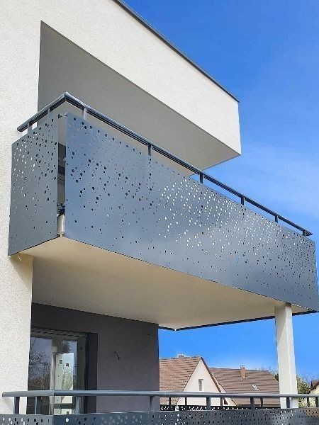 مظلات وسواتر التميز tweet media