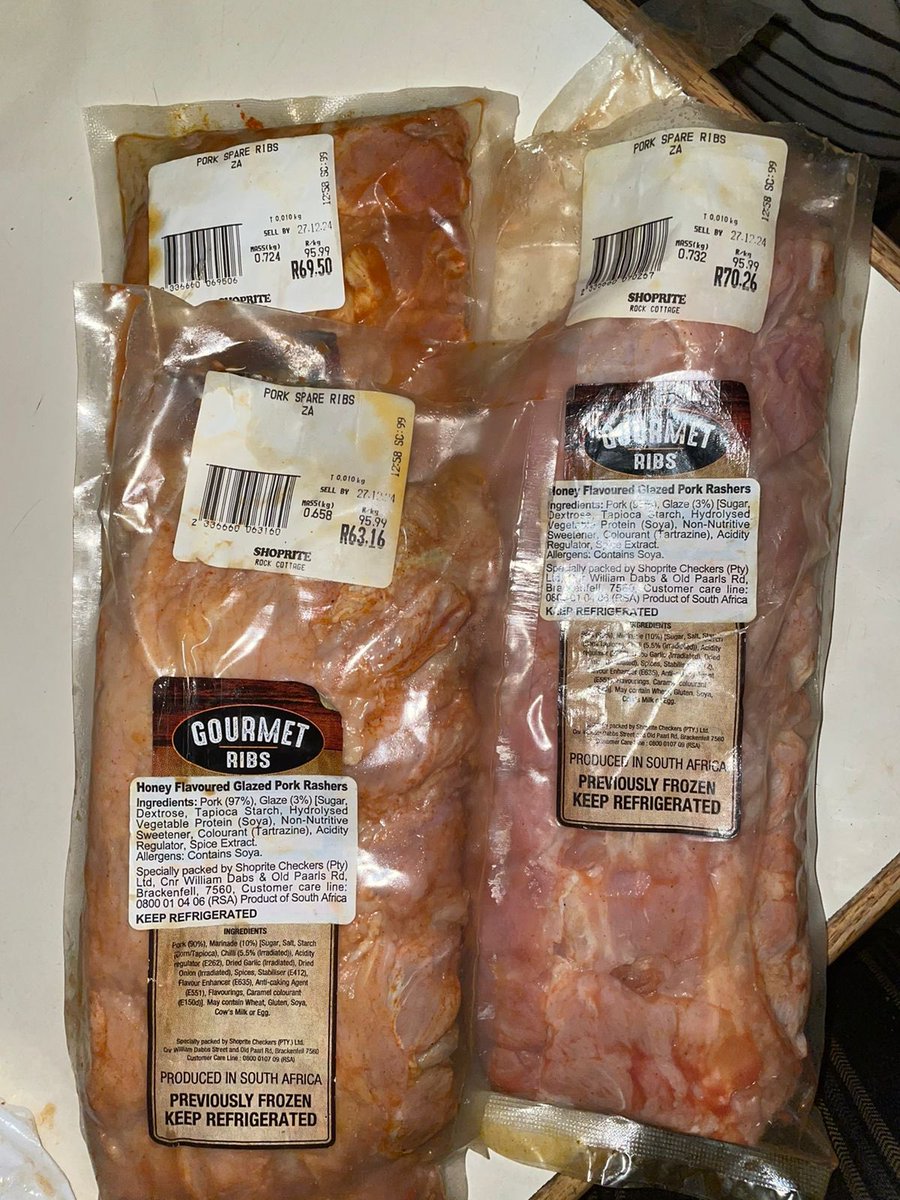 Pogish0's tweet photo. @CheckersSA bought 3x packs of Pork Spare Ribs yesterday for Xmas lunch but they were all bad even though still within “Sell-by date”.
The meat texture is off https://t.co/iVDwngSKDT