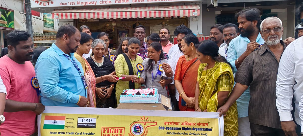 RamagiriHari's tweet photo. Under the leadership of my National President Shri.Naveen Sharma Sir we Telangana State-CRO have Celebrated the "National Consumer Day" @Secunderabad Monda Market organised by Greater Hyderabad Vice President Tandra Ramesh Garu and Committee members.

TS-CRO https://t.co/hK91EPd8Ou