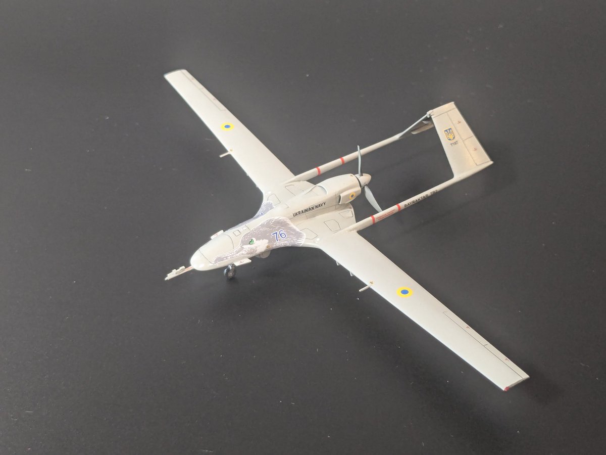 haruharuminato's tweet photo. クリアープロップ 1/72 TB.2 UAV 
Ukrainian Navy 完成しました。
ノーズアートというより、機体そのものを鳥に見立てたようなバードアートペイントに惹かれて作り���した。
強度に不安を感じたアンテナやセンサー類は真鍮線に置き換えました。 https://t.co/ZUEeywONGl
