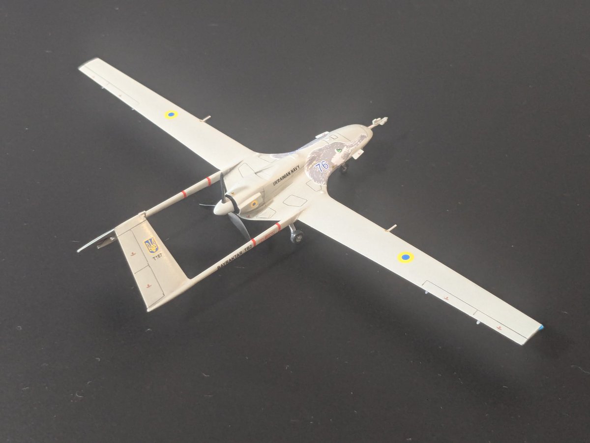 haruharuminato's tweet photo. クリアープロップ 1/72 TB.2 UAV 
Ukrainian Navy 完成しました。
ノーズアートというより、機体そのものを鳥に見立てたようなバードアートペイントに惹かれて作り���した。
強度に不安を感じたアンテナやセンサー類は真鍮線に置き換えました。 https://t.co/ZUEeywONGl
