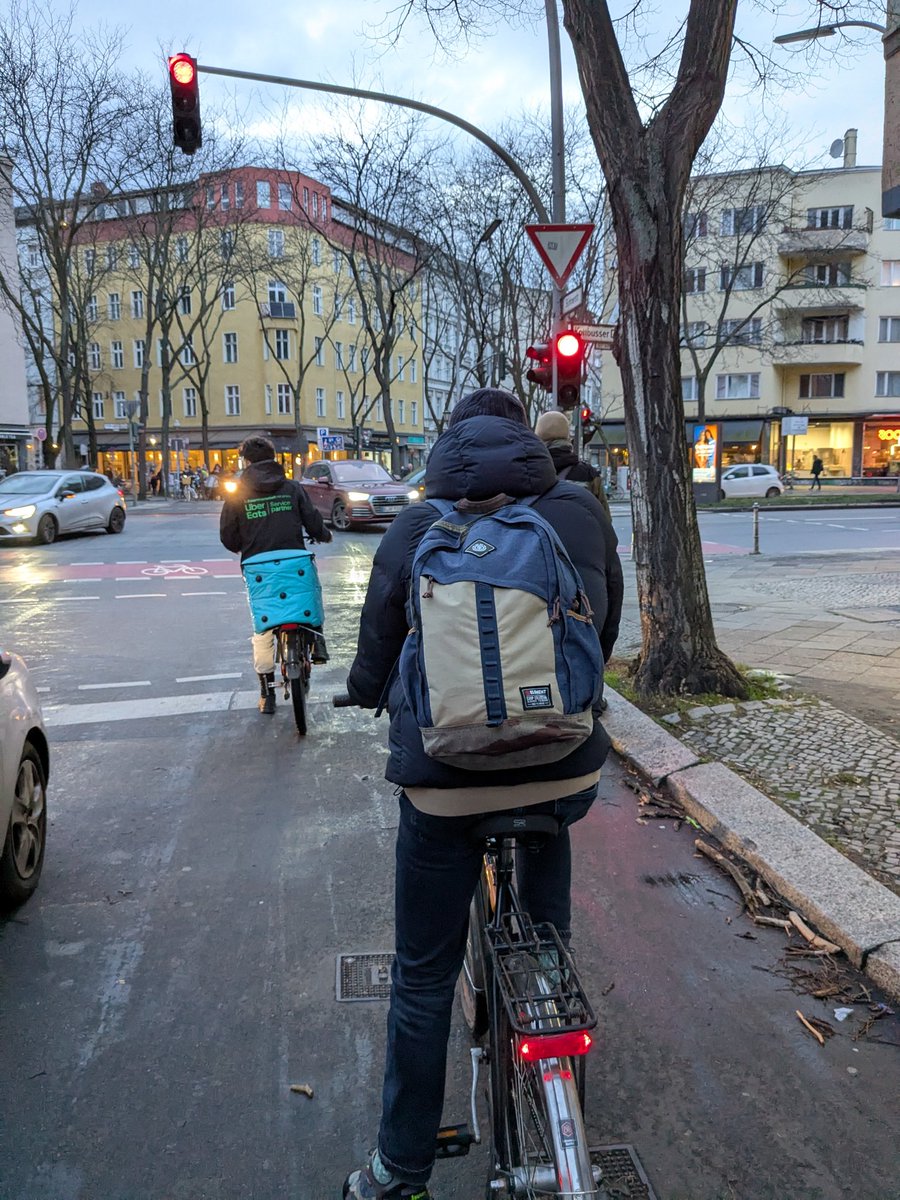 #berlin #CyclistsWaiting for green #citycycling #fahrradalltag #traffic #photoseries