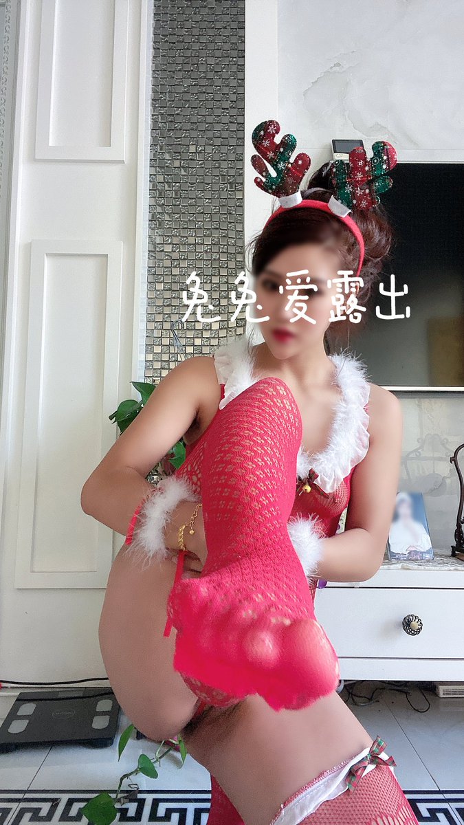 抓住圣诞节的尾巴在发一组圣诞照吧，今天是狂欢夜，大家都准备怎么狂欢啊 https://t.co/pqFRUTQo3B