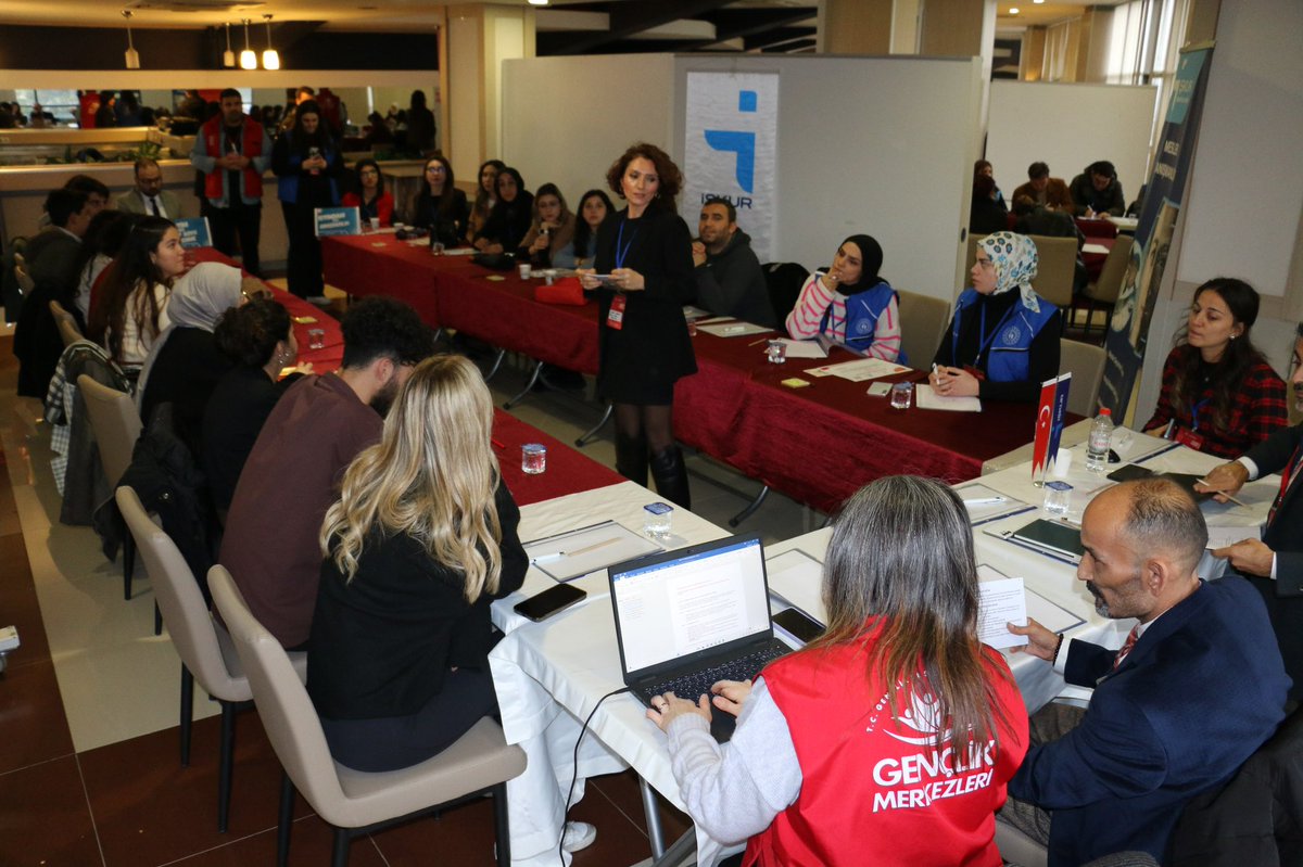 GSB_AydinGM's tweet photo. 🎯 Söz gençlerde, karar gençlikte!

Gençlik Politika Belgesi Vizyon Çalıştayı'nda, geleceğimizi şekillendirecek harika fikirler ve vizyonlar ortaya çıktı❤️

Çünkü gençlik, bir ülkenin en değerli hazinesidir!💪🏻 https://t.co/oWVcCqYcrl