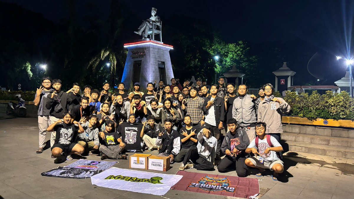 Krisna_oteng's tweet image. kalo bukan karena idol grup ini , mungkin kita tidak di pertemukan dan saling kenal 🙂 #StayInLine @punkidolcrew