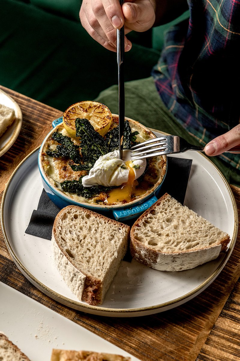 SankeysRTW's tweet image. Our Seafood Kitchen &amp;amp; Bar reopens today! Join us for delicious dishes like a Sankey’s Smokie, with tasty smoked haddock mornay, fresh spinach, new potatoes, parmesan and breadcrumb crust, and poached hen’s egg making a hell of a main.

#publife #localpub #tunbridgewells #pubfood