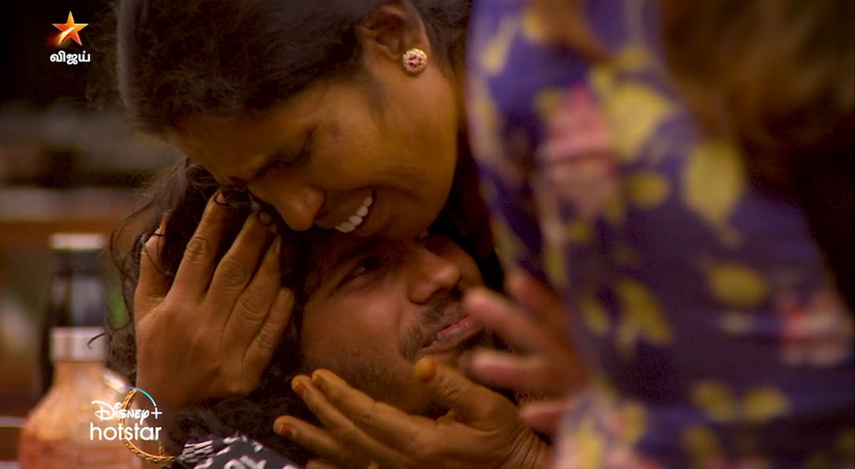 Tamil_Pen_Pulse's tweet image. On Loop Mode 🥹♥️🫰🔁 ~  #Muthu Mom &amp;amp; Dad ♥️

Day 81 | 26th Dec 2024 | #Promo2 💥

#Muthukumaran #Biggbosstamilseason8 #biggbosstamil #biggbosstamil8
#biggbosspromo #Vijaysethupathi  #Vijaytelevision #MuthukumaranArmy