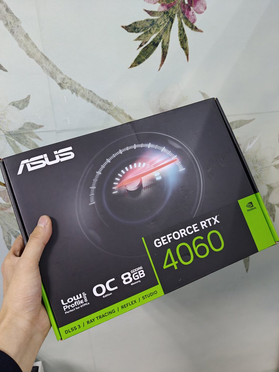 aikarq's tweet photo. Продаю двух красавцев 
Новые и запечатанные 

1) ASUS RTX 4060 8 GB (low profile)
Видеокарта маленького размера, с тремя кулерами
37 т. р.

2) Colofrire RTX 4060 8 GB (meow edition)
Дело-оранжевая, лимитированная 
38,5 т. р. https://t.co/oA0LclnkMH