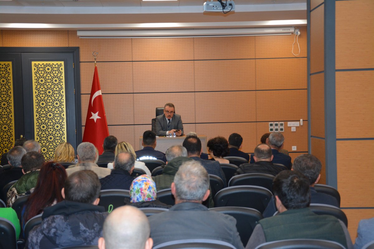 Kaymakamlikedrm's tweet photo. 2024 Yılı Aralık Ayı Muhtarlar Toplantısı ve İlçe Sosyal Yardımlaşma ve Dayanışma Vakfı 2025 Yılı Mütevelli Heyeti Muhtar Üye Seçimi, Edremit Kaymakamı Odabaş başkanlığında  gerçekle��tirildi.https://t.co/TYeVcHBzyQ https://t.co/ENxNhBhLWd