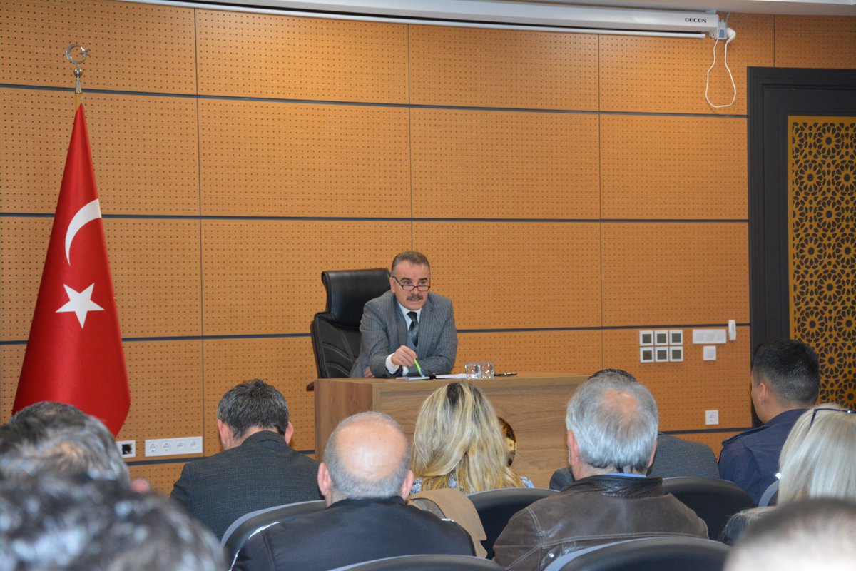Kaymakamlikedrm's tweet photo. 2024 Yılı Aralık Ayı Muhtarlar Toplantısı ve İlçe Sosyal Yardımlaşma ve Dayanışma Vakfı 2025 Yılı Mütevelli Heyeti Muhtar Üye Seçimi, Edremit Kaymakamı Odabaş başkanlığında  gerçekle��tirildi.https://t.co/TYeVcHBzyQ https://t.co/ENxNhBhLWd