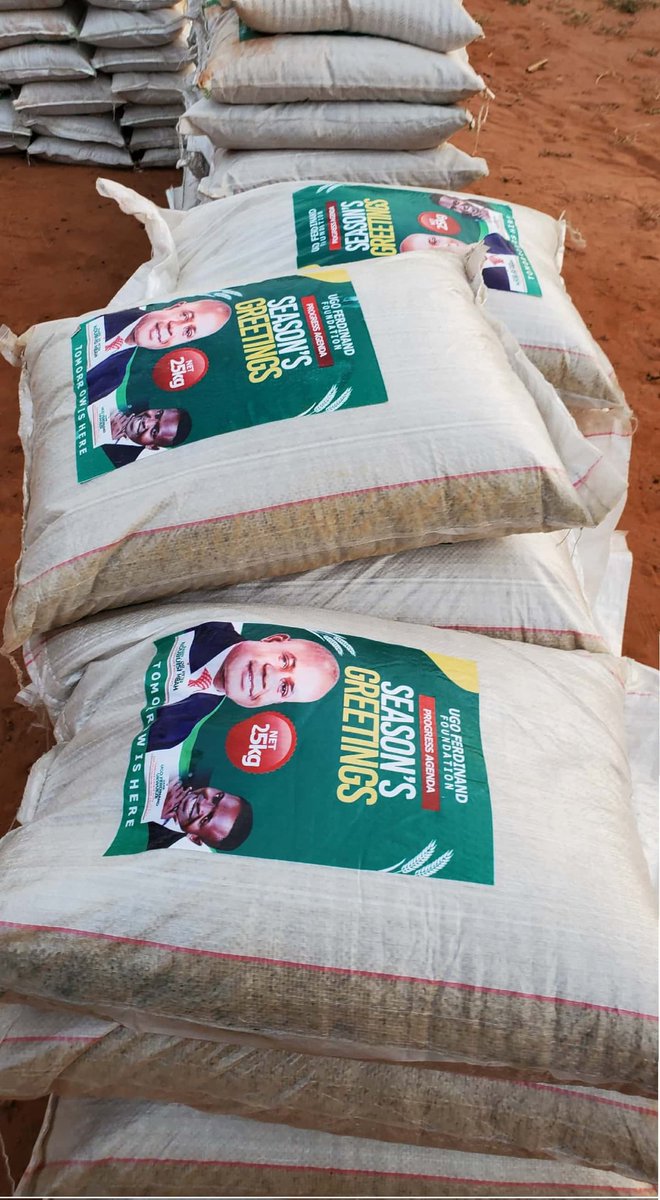 ejor2cool's tweet photo. Igbo-Eze South Council Chairman, @UgoFedOfficial, distributes bags of rice, honours the Traditional Rulers with gifts in celebration of #Christmas
@PNMbah 
#ProgressAgenda
#TomorrosIsHere 
#MerryChristmas 
#Christmas https://t.co/aRcs6w5lUE