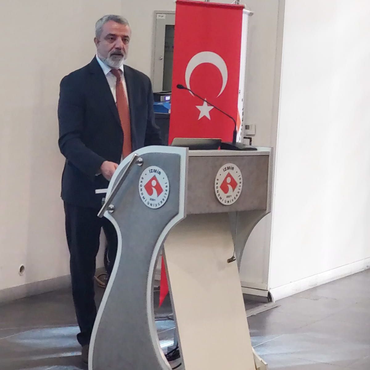 Manisa Celal Bayar Üniversitesi ve İzmir Ekonomi Üniversitesi’nde düzenlenen “Finansal Piyasalarda Dijitalleşme ve Yeni İş Fırsatları” konulu seminerlere Yönetim Kurulu Üyemiz Sayın Emrullah Acar, Birliğimizi temsilen katılım göstermiştir.