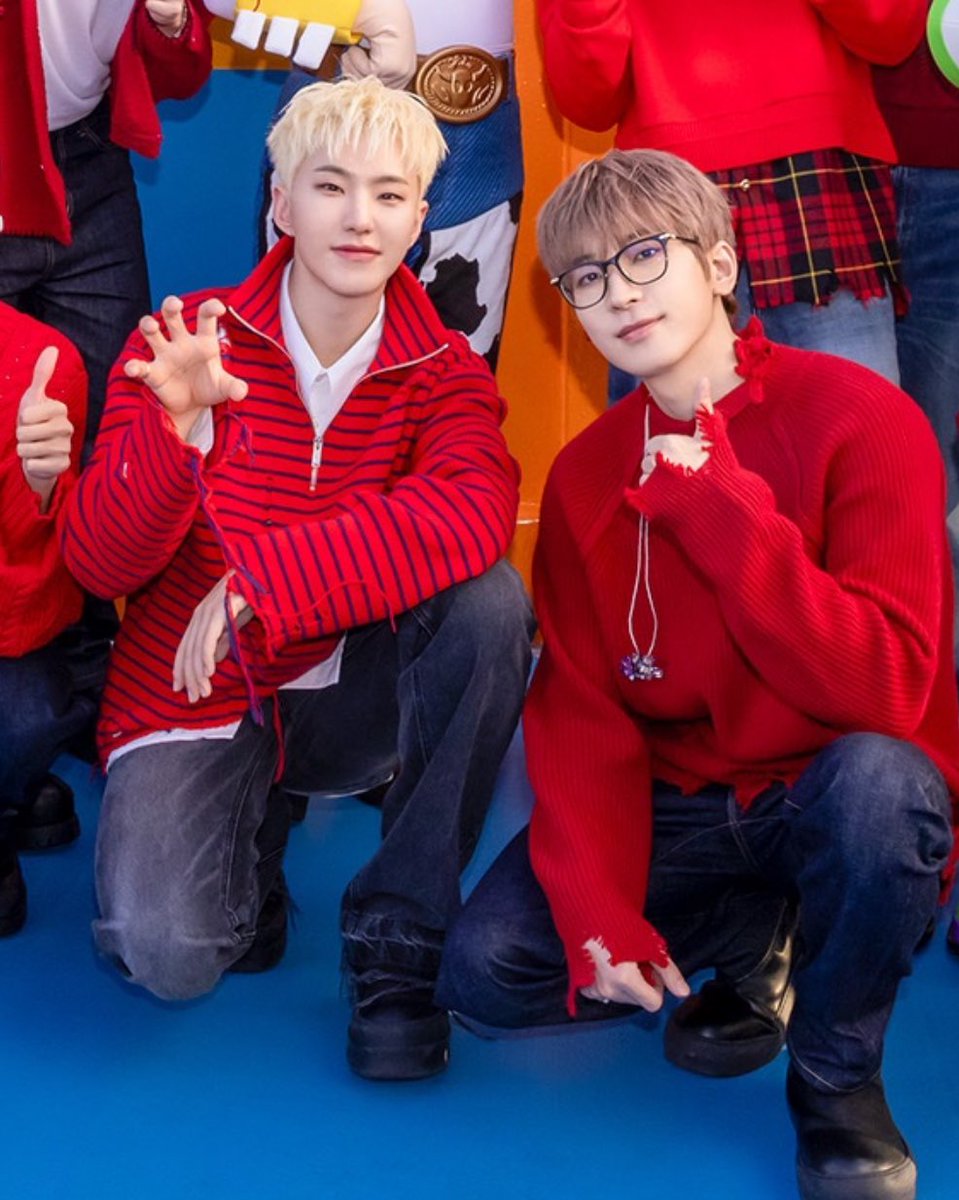 Merry Xmas❤️💚🐯👍🏼

#hoshi #wonwoo #wonsoon #호시 #원우 #원홋