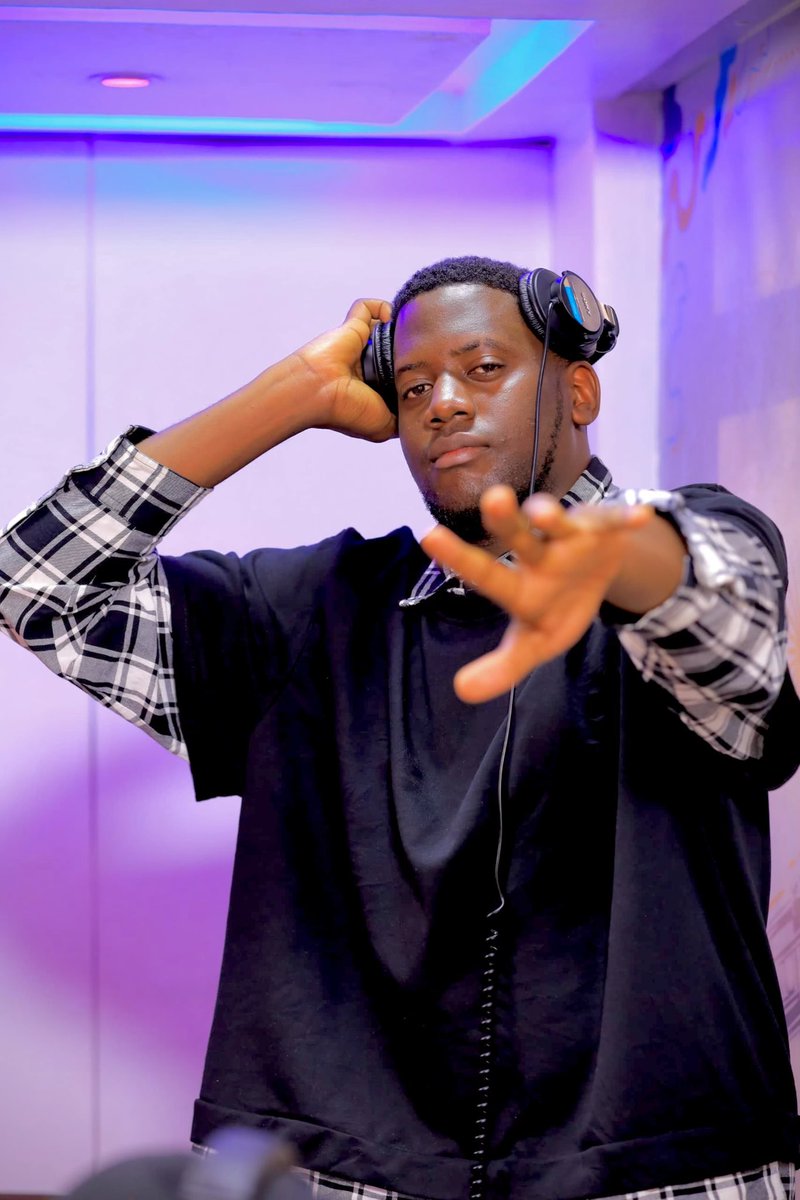 wency_deejay's tweet image. Fam!!
Jikonkone with me on @GalaxyTVUg 10am to 11am 
#MixMode
#HappyHolidays