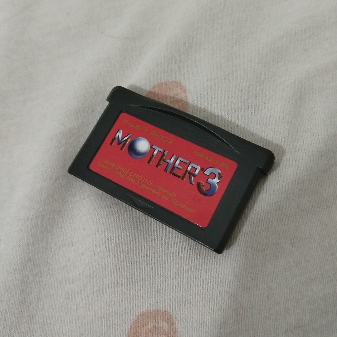 PedroBound64's tweet photo. Esse aqui é o meu filho: o Mother 3 original japonês de Game Boy Advance. Eu tenho muito orgulho dele 🥲 https://t.co/XRFwJPfnti