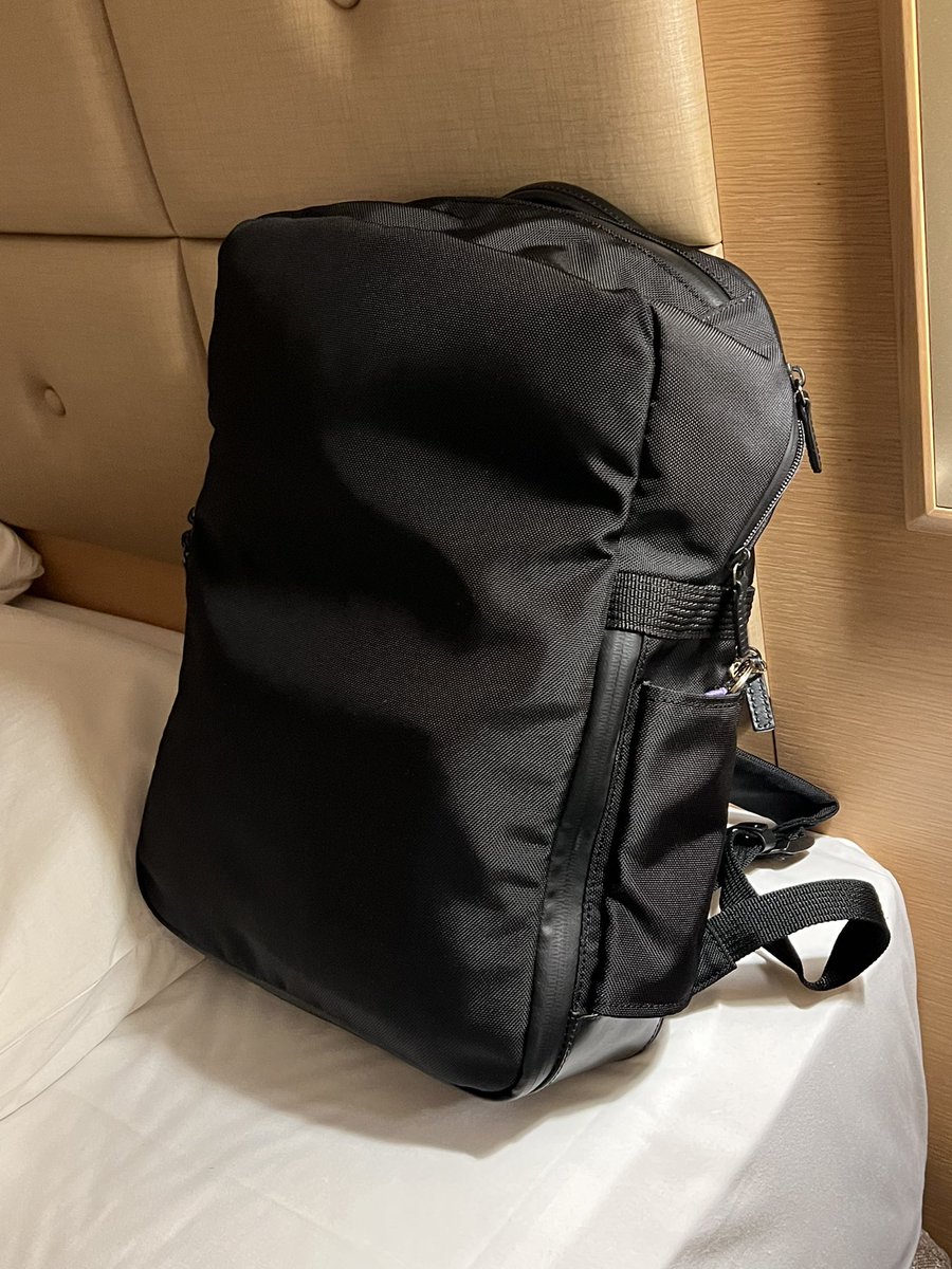 hiyo_room78's tweet photo. 一泊二日の旅行、荷物は全て #FLOORPACK で。

中身はパンパンだけど、これくらい身軽でありたい。 https://t.co/OWuBvmlNzL