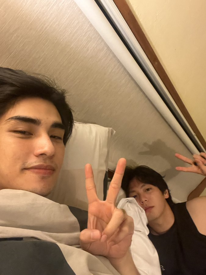 JmeyLife's tweet photo. Screaming like crazy in the office🙀
#UpPoomพักNY2025 https://t.co/FOzifoIYaq