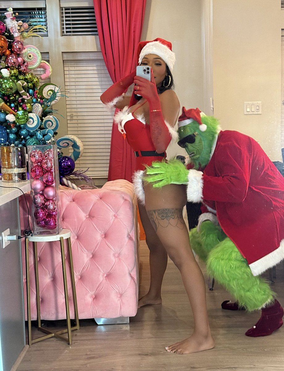 this nigga stole Christmas &amp; some BOOTY 😩😂🎄💋

t.me/Tsnicolejane