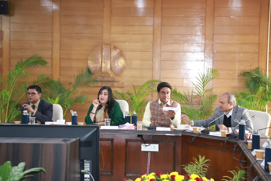 BansuriSwaraj's tweet photo. आज NDMC की साप्ताहिक बैठक में काउंसिल के पदाधिकारियों के साथ सम्मिलित हुई। बैठक में सर्वसम्मति से दिल्ली के पूर्व मुख्यमंत्री श्री अरविंद केजरीवाल जी द्वारा आयुष्मान भारत योजना को दिल्ली में लागू न करके जनहित की उपेक्षा के प्रति निंदा प्रस्ताव पारित किया गया। साथ ही, यह भी स्पष्ट हुआ कि तथाकथित संजीवनी योजना जैसी कोई योजना अस्तित्व में नहीं है।

नई दिल्ली क्षेत्र के विकास से जुड़े महत्वपूर्ण विषयों पर भी विस्तृत चर्चा हुई।

@BJP4India @BJP4Delhi