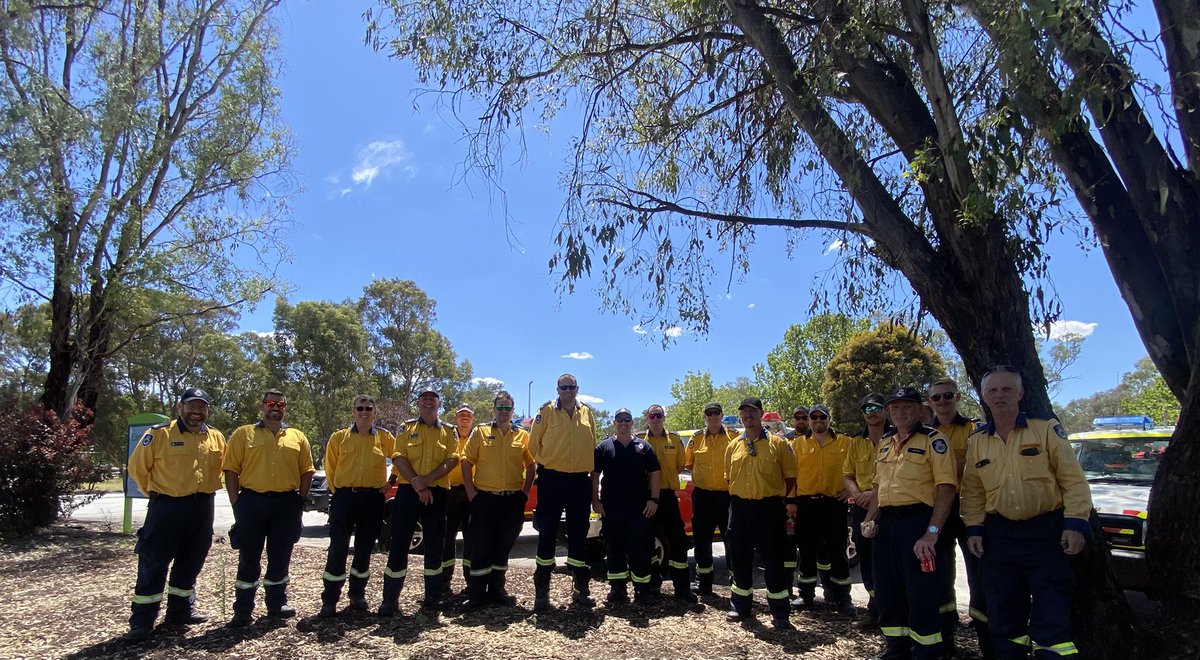 nywlek's tweet photo. Thanks to the #NSWRFS crews that have headed south of the border today to assist our Victorian mates #ForestFireManagementVictoria and #CountryFireAuthority with the #Grampians fire. 
Thanks all stay safe 🚒👨‍🚒🔥
#firemanagement #incidentmanagement #christmasinaustralia #boxingday https://t.co/fdrp65FNBa