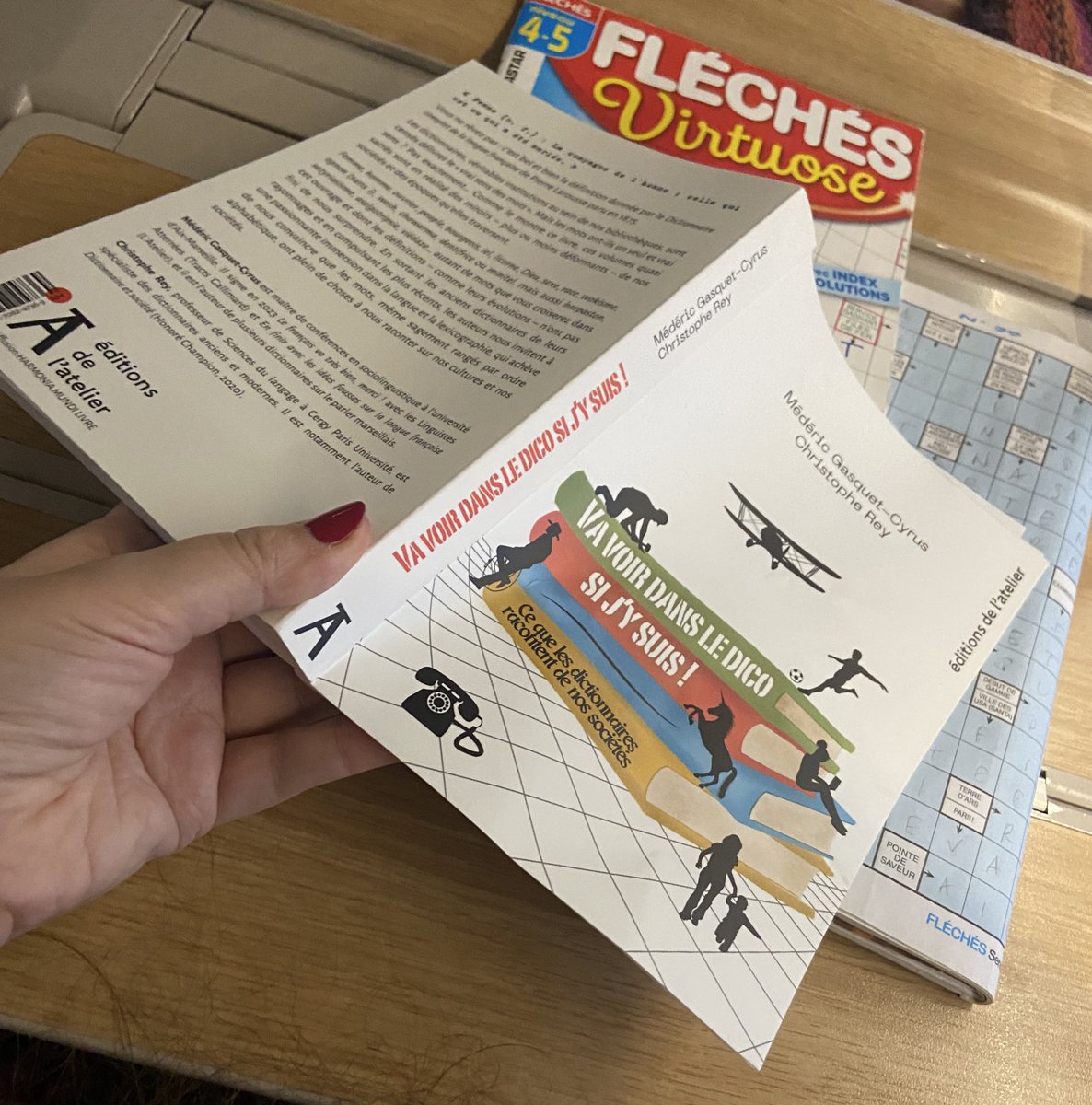 APonsonnet's tweet image. Régalade : action de se régaler.

Ex. : l’ouvrage « Va voir dans le dico si j’y suis » de l’inimitable @MedericGC et de Christophe Rey est une vraie régalade !

Ce voyage au pays des mots et de leurs définitions au fil du temps est passionnant. Bravo ! 👏

#linguistique #dico