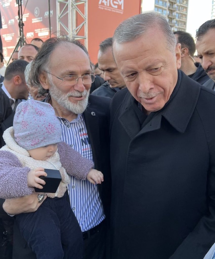 ekremhelvacifb's tweet image. Cumhurbaşkanımız @RTErdogan ‘ın çocukluk,dava ve yol arakdaşı aynı zamanda Cumhurbaşkanımızın İBB özel kalem müdürü değerli abim,kıymetli büyüğüm @ismailengin6 toplumun sahadaki sesi olmaya devam ediyor.Huzurunuzda kendisine teşekkür ederim.Ellerinden öperim.Yolunuz yolumuzdur.