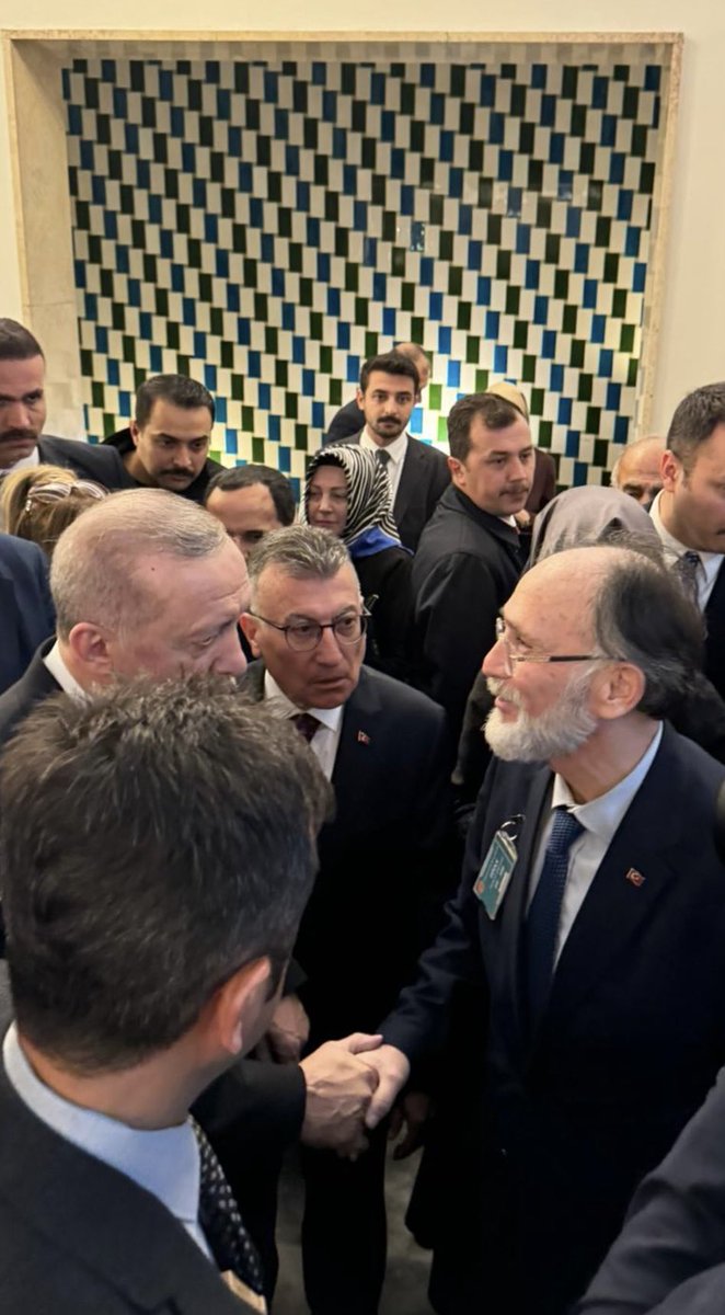 ekremhelvacifb's tweet image. Cumhurbaşkanımız @RTErdogan ‘ın çocukluk,dava ve yol arakdaşı aynı zamanda Cumhurbaşkanımızın İBB özel kalem müdürü değerli abim,kıymetli büyüğüm @ismailengin6 toplumun sahadaki sesi olmaya devam ediyor.Huzurunuzda kendisine teşekkür ederim.Ellerinden öperim.Yolunuz yolumuzdur.