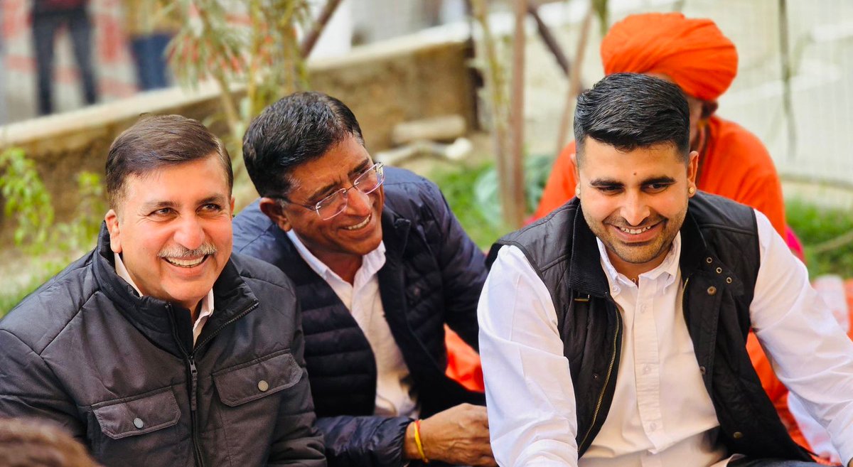 Takhat Singh (@takhatsingh599) on Twitter photo बाड़मेर से सुखद तस्वीर मारवाड़ की अपनायत 🤍
#barmer
<a href="/RavindraBhati__/">Ravindra Singh Bhati</a>
<a href="/Barmer_Harish/">Harish Chaudhary</a> बाड़मेर से सुखद तस्वीर मारवाड़ की अपनायत 🤍
#barmer
<a href="/RavindraBhati__/">Ravindra Singh Bhati</a>
<a href="/Barmer_Harish/">Harish Chaudhary</a>