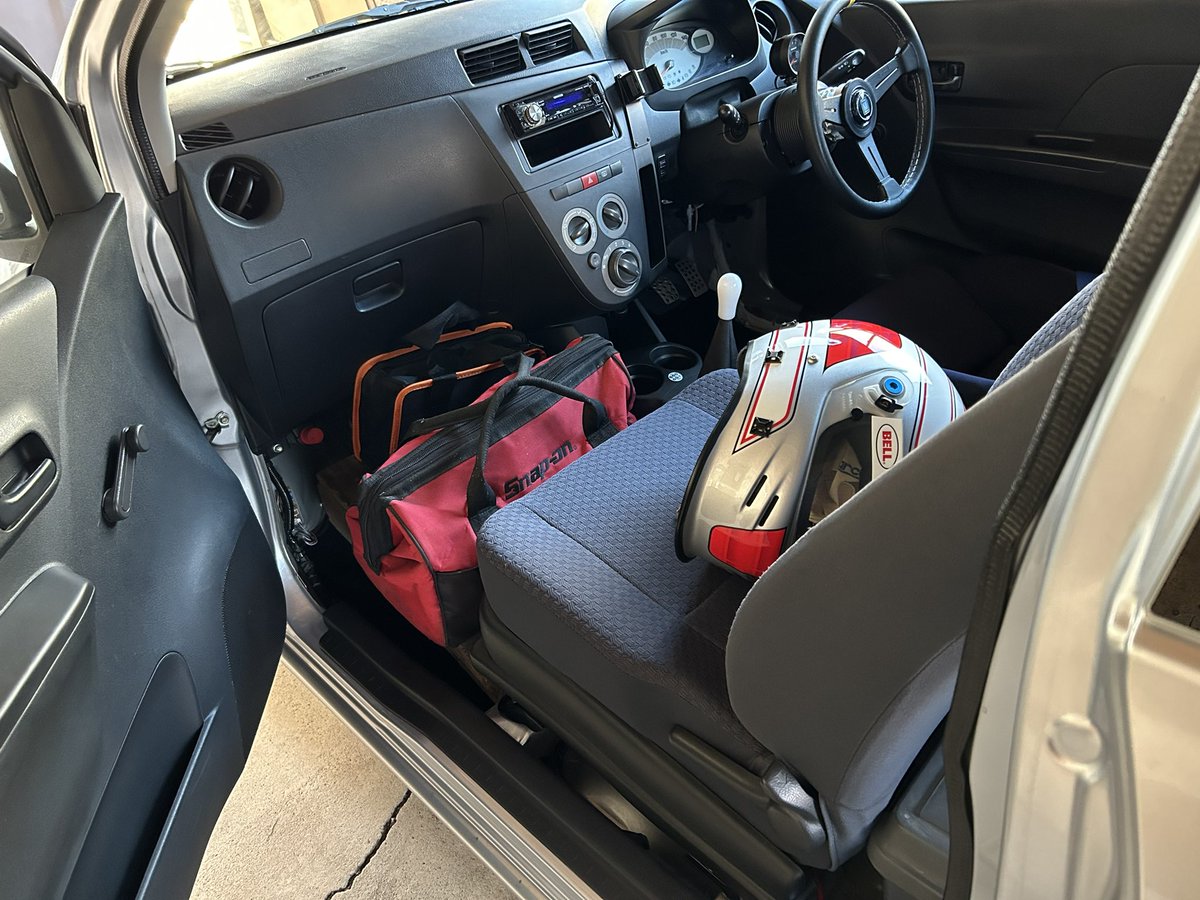happygarage10's tweet photo. ドリケツタイヤ用意して…
明日、南千葉サーキット初走行＆走り納めに行ってきます😆

しかし、ずっと2シーターばかり乗ってきたので、サーキット道具余裕で積めることにびっくり😅
#L285v #ライトウェイトFR #ミラ #たまには走らないと https://t.co/zFkRthVp07