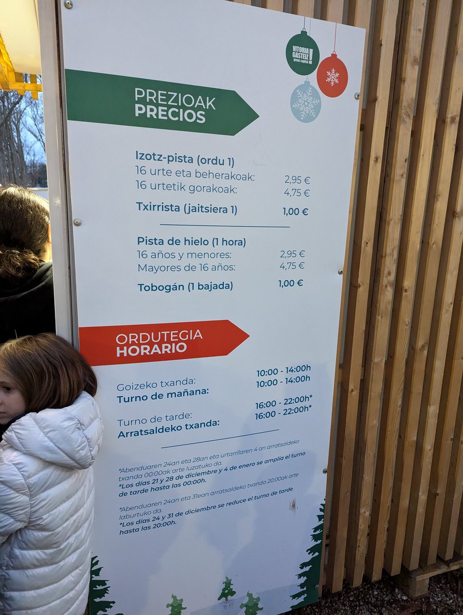 🎄 Y pensar que en atras ciudaz d'al canto nuestro te puedes tirar por un esbarizaculos similar a 1€ .. 🤔
Lo d'a Pza d'o Pilar ya ye atro mundo
x.com/Danilerin/stat…