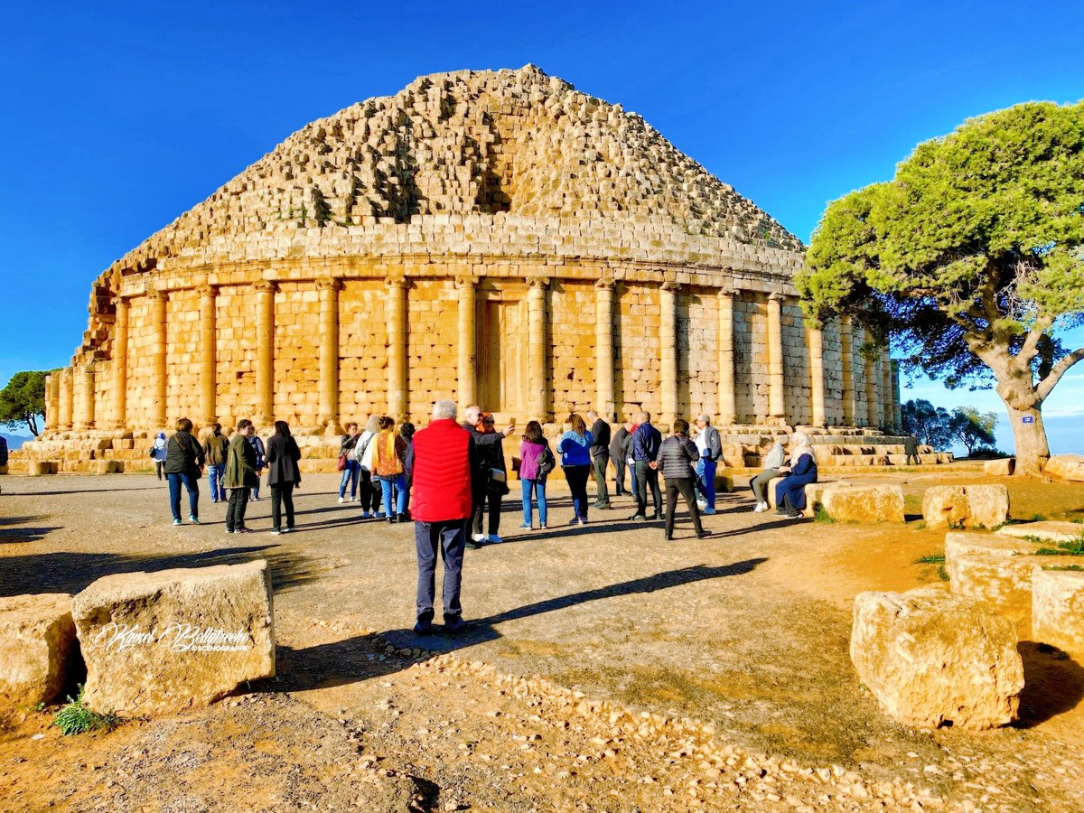 ArtistepeintreK's tweet photo. Crédit photo ; Kamel Bellatreche @ArtistepeintreK
#Cherchell un musée à ciel ouvert
23 novembre 2024
Le Mausolée royal de Maurétanie (Qabr al-Roumia), surnommé Tombeau de la chrétienne, est un monument situé à Sidi Rached, dans la wilaya de Tipaza https://t.co/8la5OHjgMT