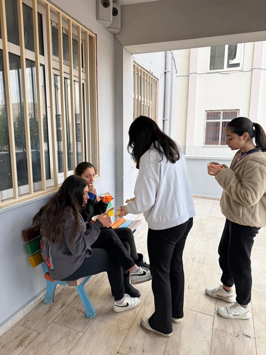 Her yıl yaptığımız Geleneksel Çorba Şenliğinde öğrencilerimize çorba ikram ettik. Sabahların vazgeçilmezi olan çorba ile öğrencilerimizin içini ısıtarak karşıladık.
<a href="/mardinilmem/">Mardin İl Millî Eğitim Müdürlüğü</a>
<a href="/artukluilcemem/">Artuklu İlçe Milli Eğitim Müdürlüğü</a>
<a href="/ali_eyyupkoca/">Ali Eyyupkoca</a>
<a href="/mehmeteminduya1/">Mehmet Emin DUYAN</a>
<a href="/MesutCoskun7902/">Mesut Coşkun</a>